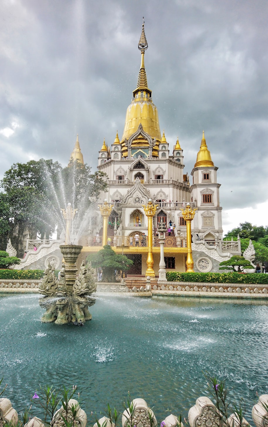 探秘上海，哪个寺院拥有宁静的放生池 上海哪个寺院有放生池